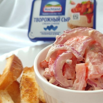 Помидоры в творожной заправке