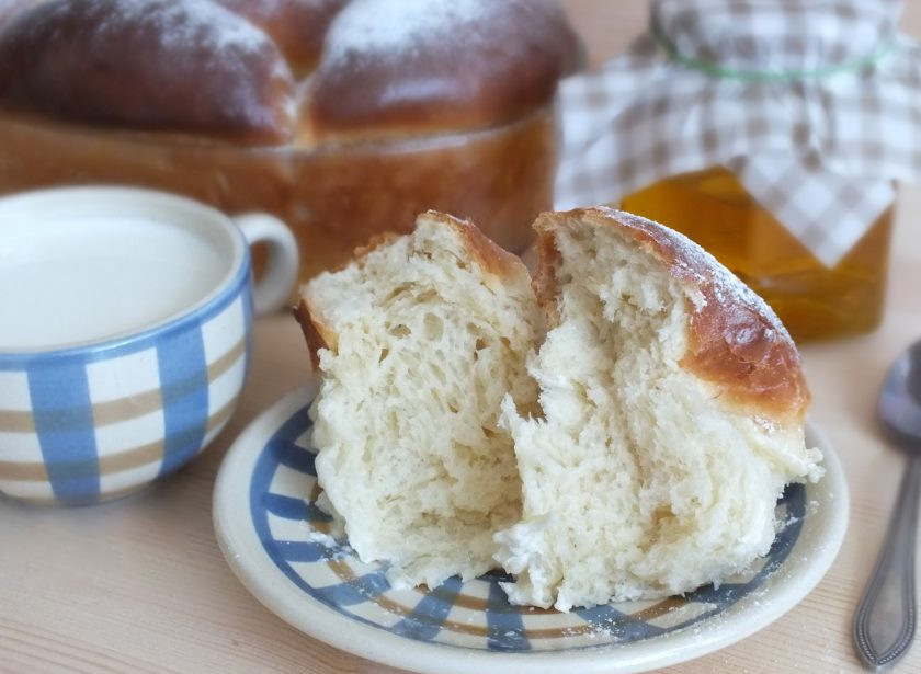 1. Этап. Булочки со сливками: Готовые булочки посыпьте сахарной пудрой и подавайте к столу. Приятного аппетита!