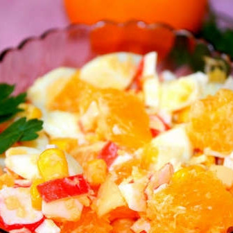 Крабовый салат с апельсинами