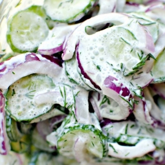 1. Этап. Салат из огурцов в сметанном соусе: Даем салату немного постоять - и его можно подавать. Приятного аппетита! :)