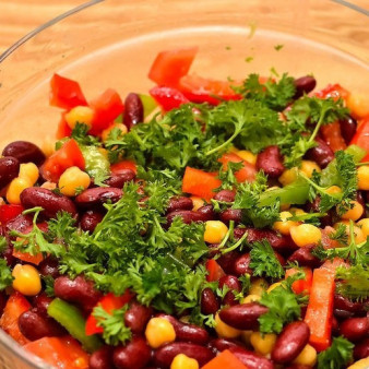 Салат с нутом и фасолью