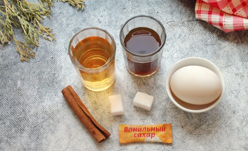 1. Этап. Яичный пунш: Подготовьте все необходимые ингредиенты для приготовления яичного пунша. Яйца тщательно вымойте и обсушите.