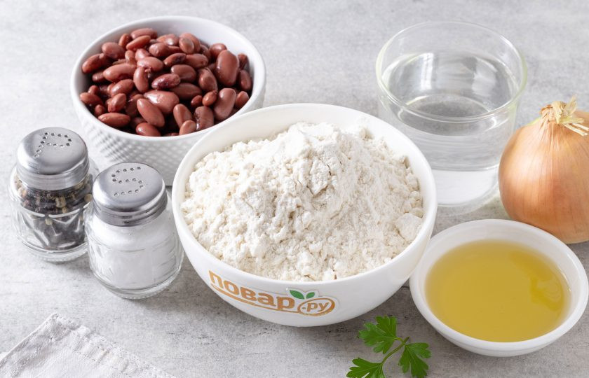 1. Этап. Вареники с фасолью: Подготовьте все ингредиенты.