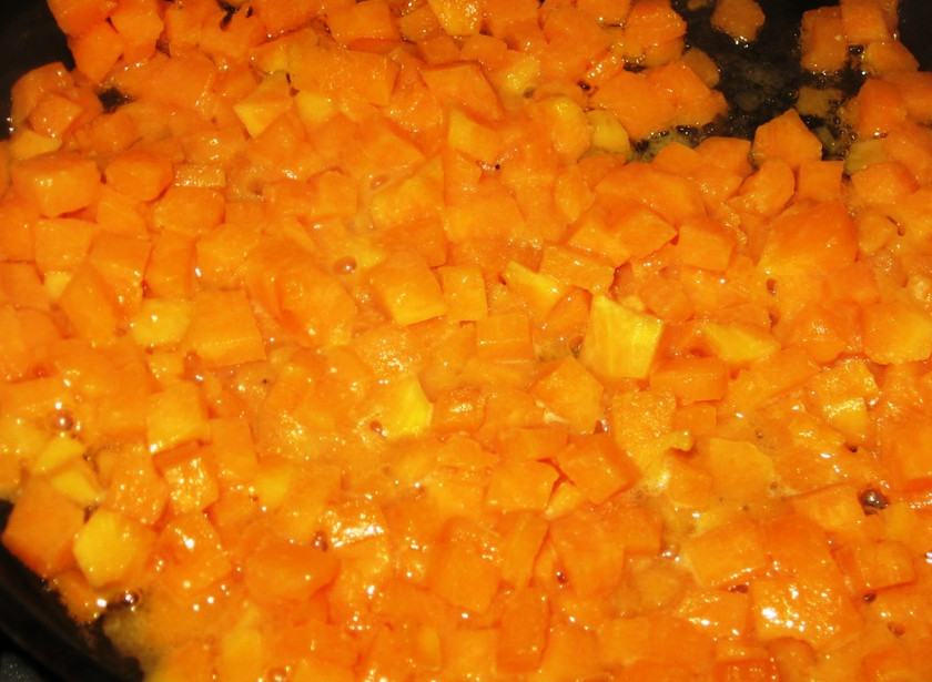 1. Этап. Паштет из печени индейки: 4. И морковь (до полной готовности). Затем овощи поместите в чашу блендера и туда же отправьте печень.