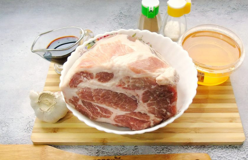 1. Этап. Буженина в медовом соусе: Подготовьте ингредиенты для приготовления буженины.