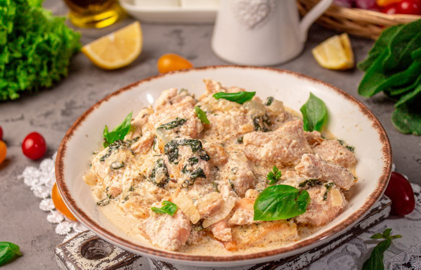 1. Этап. Форель запеченная со шпинатом: Готовое блюдо подавайте с любым гарниром. Приятного аппетита!