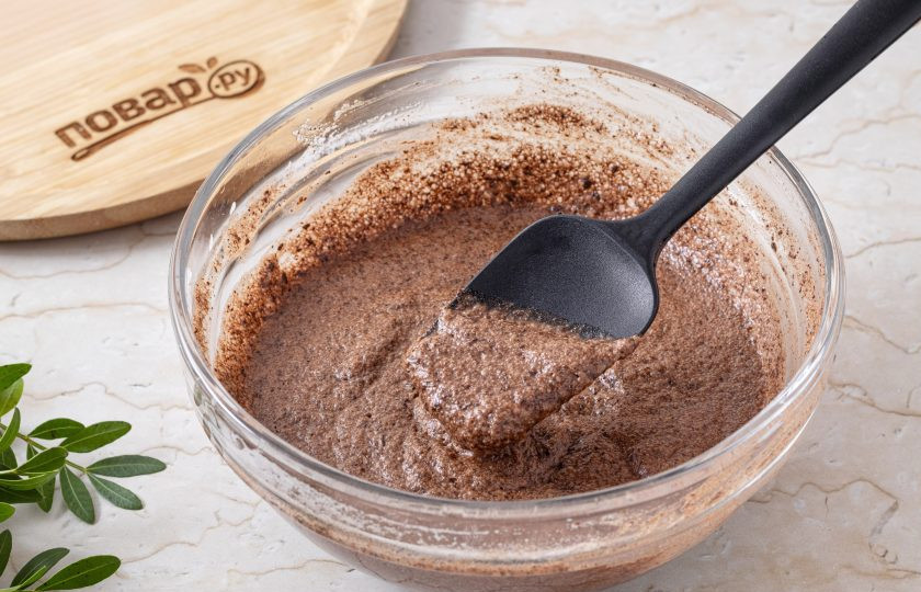 1. Этап. Мусс на аквафабе: Аккуратно, чтобы аквафаба не опала, силиконовой лопаточкой (не миксером!) смешайте шоколад с ней.