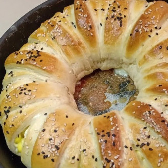 Слоеный пирог с курицей и сыром