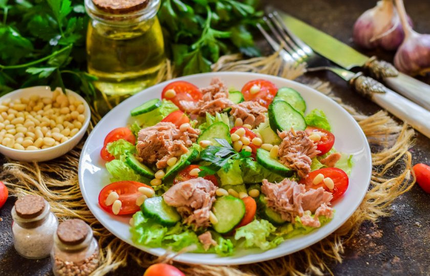 1. Этап. Салат с тунцом и кедровыми орешками: Приятного аппетита!