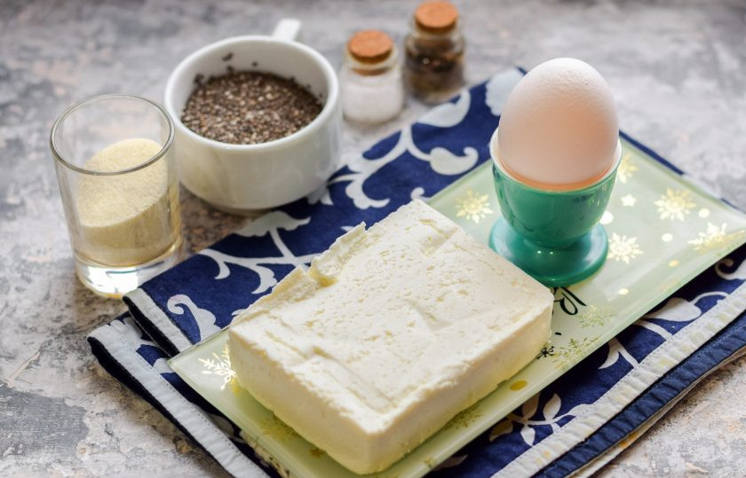 1. Этап. Творожная запеканка с семенами чиа: Подготовьте ингредиенты. Творог можно взять с любым процентом жирности.