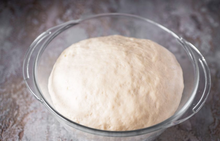 1. Этап. Корейские пончики: В течение часа тесто заметно поднимется.