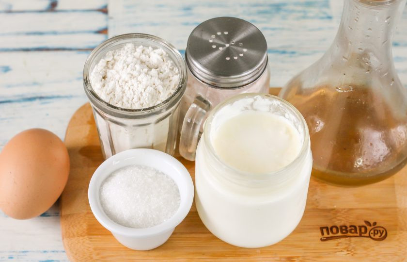 1. Этап. Оладьи в мультиварке: Подготовьте указанные ингредиенты. Для основы приобретите классический йогурт или кефир любой жирности.