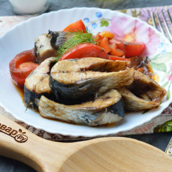 Сельдь в духовке с овощами