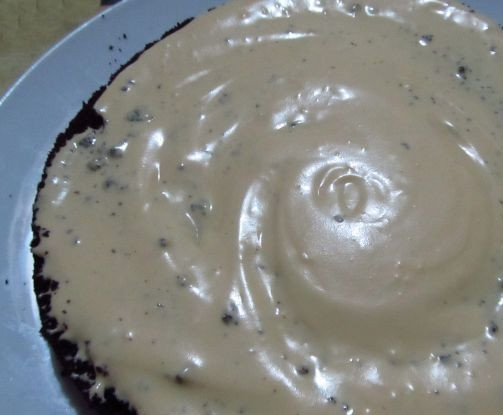 1. Этап. Большой торт: 9. Крем лучше отправить на час в холодильник, а уже после промазывайте им коржи. Готовые коржи я разрезала пополам, у меня получилось их 4.