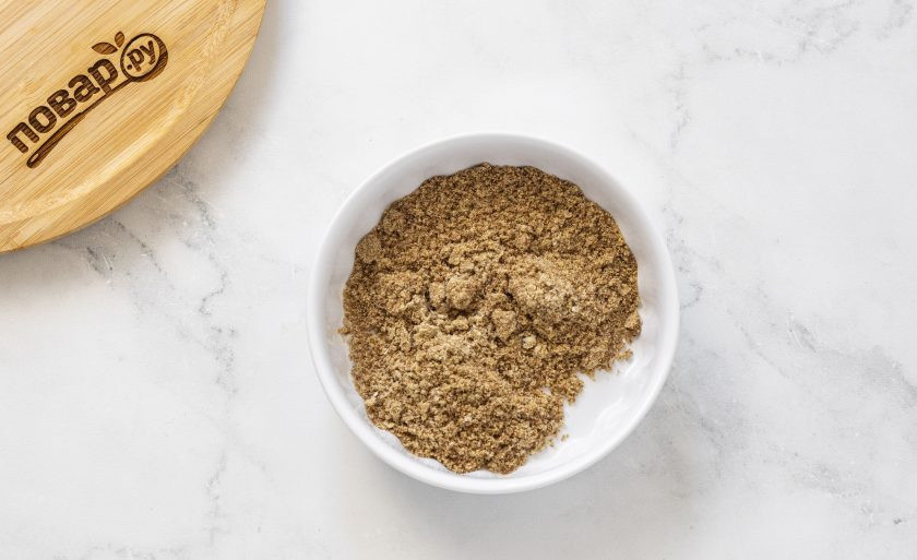 1. Этап. Полезные сухие хлопья: Льняные семечки измельчите в кофемолке.