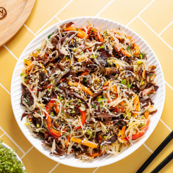 Салат из фунчозы и китайских древесных грибов