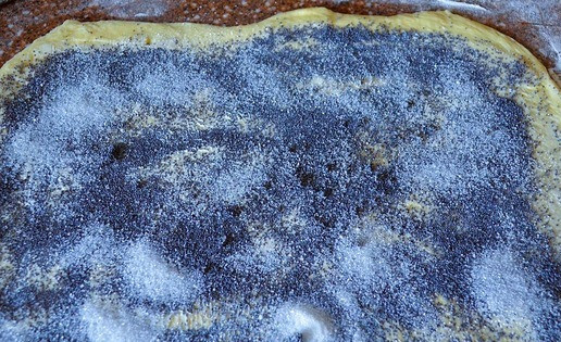 1. Этап. Маковые булочки под шоколадом: и сахаром.