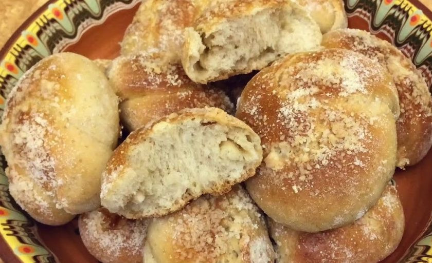 1. Этап. Булочки к чаю сдобные: 9. Выпекайте в разогретой до 180 градусов духовке 25-30 минут. Остудите булочки на противне. Приятного аппетита!