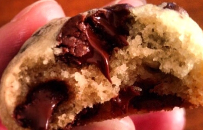 1. Этап. Быстрое песочное печенье с шоколадом: 8. Наслаждайтесь выпечкой. Приятного аппетита!