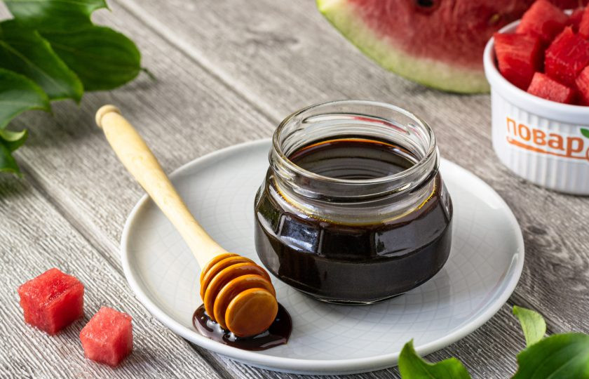 1. Этап. Мед из арбуза: Готовый арбузный мед перелейте в чистую стерилизованную баночку.