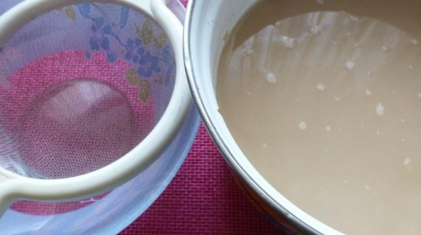 1. Этап. Кисель овсяный: Через отведённое время процедите полученную массу.