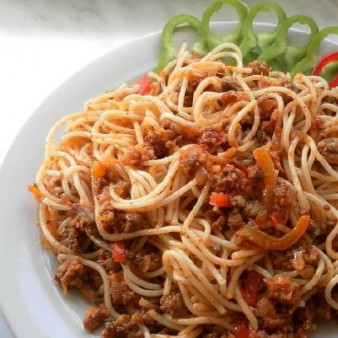 Паста с фаршем и помидорами