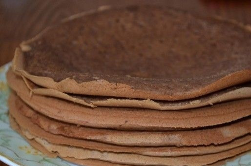 1. Этап. Торт Минутка на сковороде: 9. Жарьте, пока не закончится тесто. Вот такие аппетитные шоколадные коржи получились в результате!