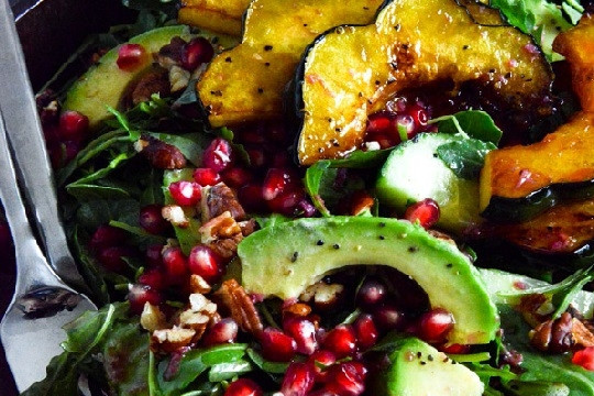 1. Этап. Салат из тыквы и рукколы с орехами и гранатом: 6. Вот такой салат из тыквы и рукколы с орехами и гранатом получился. Приятного аппетита!