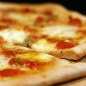 Пицца с колбасным сыром