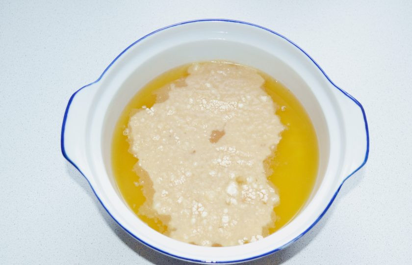 1. Этап. Щипс: И небольшими порциями введите в бульон, постоянно помешивая.