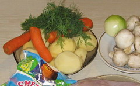 1. Этап. Жаркое из кролика в горшочках: Подготовьте необходимые ингредиенты. Овощи промойте и почистите. Кроличью ляжку промойте и обсушите бумажным полотенцем.