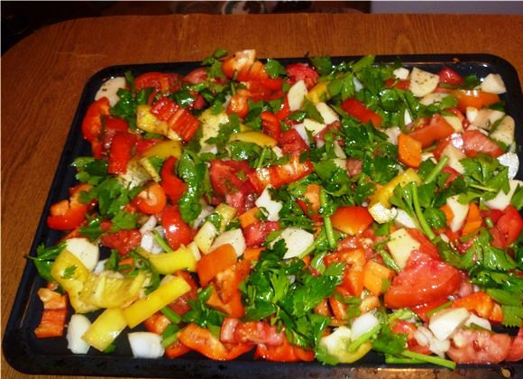 1. Этап. Суп-пюре с мясом: Добавьте порезанный сельдерей, сбрызните оливковым маслом, посолите и поперчите по вкусу. Затем запеките в духовке в течение 45 минут при 180 градусах.