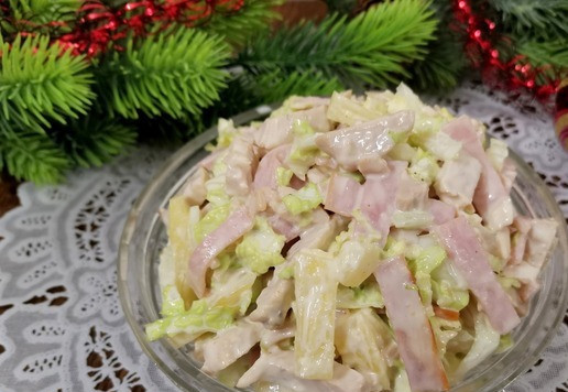 1. Этап. Салат Девичьи посиделки: Аккуратно перемешать. Салат сочный, вкусный и его можно подавать к столу сразу после приготовления.