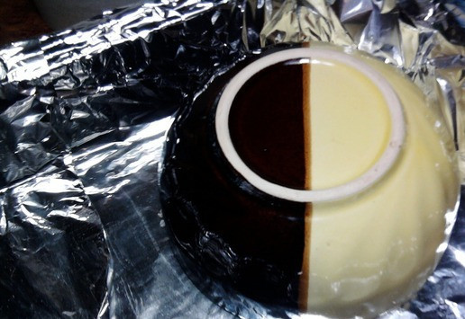 1. Этап. Шашлык с дымком в духовке: Горящий уголь на несколько секунд накрыть тарелкой, чтобы сбить пламя.