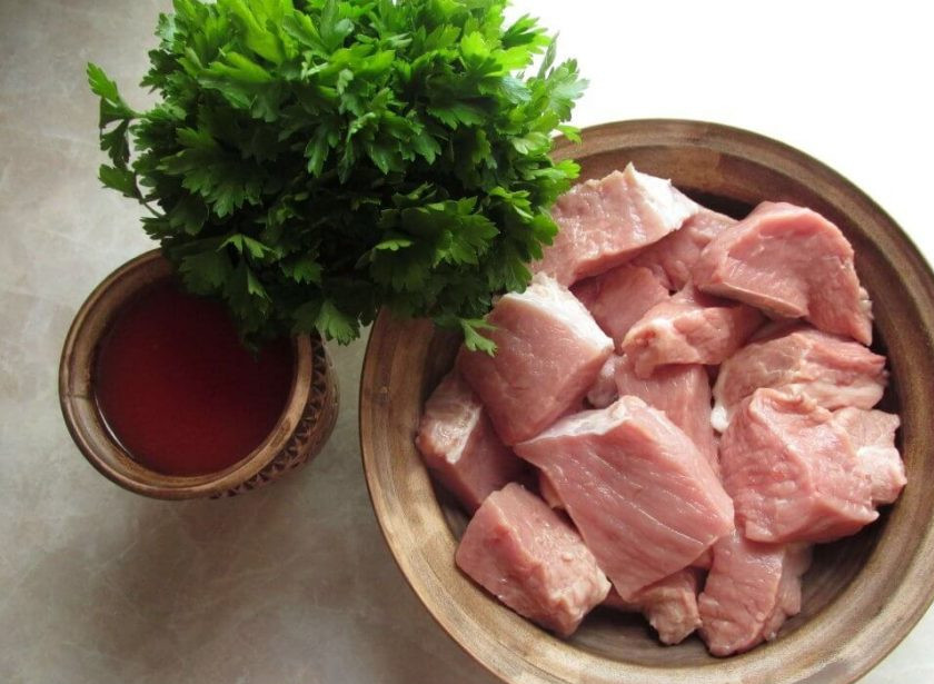 1. Этап. Свиной шашлык по-украински: 2. Подготовьте продукты для маринада.