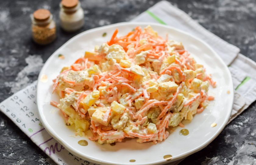 1. Этап. Салат Парус с картошкой: Выложите салат на тарелку.