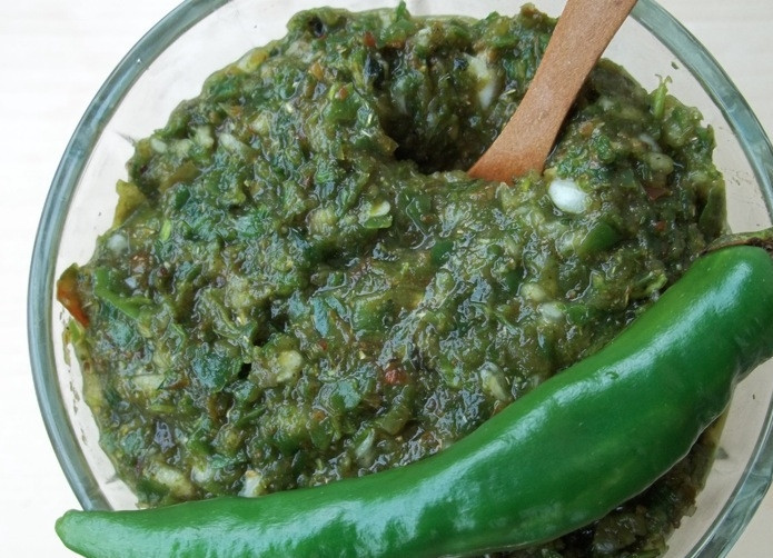 1. Этап. Зеленая аджика: Зеленая аджика готова. Подавать в холодном виде в качестве приправы. Если хотите закатать в банки, то добавьте немного уксуса и побольше соли.