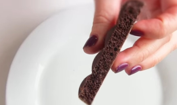 1. Этап. Лимон под шоколадом: 4. Шоколад тоже натрите на мелкую терку.