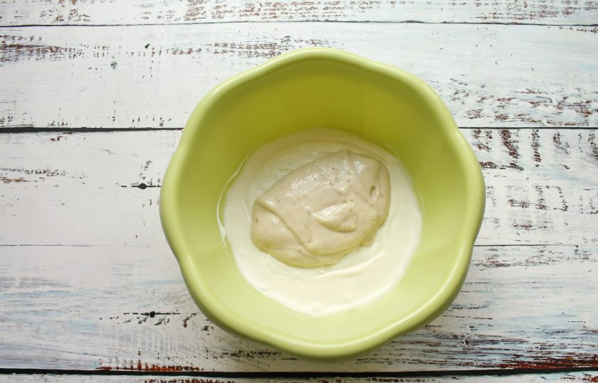 1. Этап. Банановый мусс для торта: Соедините обе массы и взбейте на малых оборотах до однородности.