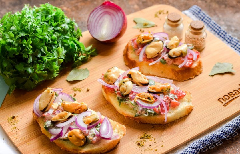 1. Этап. Брускетты с мидиями: Приятного аппетита!