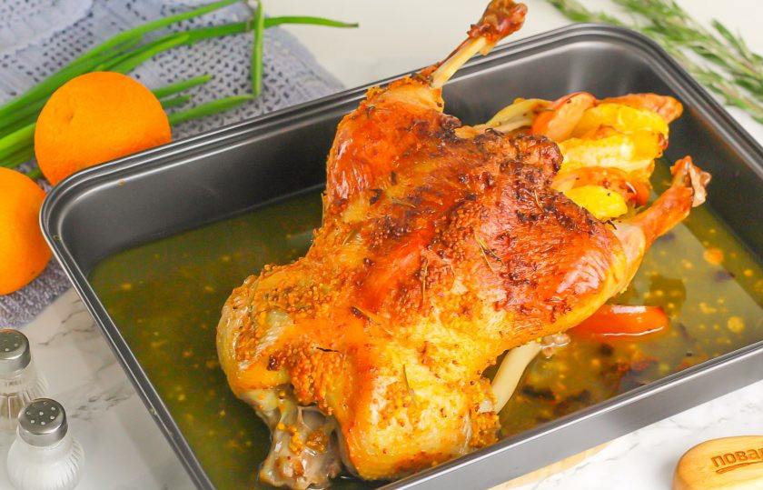 1. Этап. Утка по-французски: После чего рукав разрежьте и подрумяньте утку по-французски еще 5-10 минут.