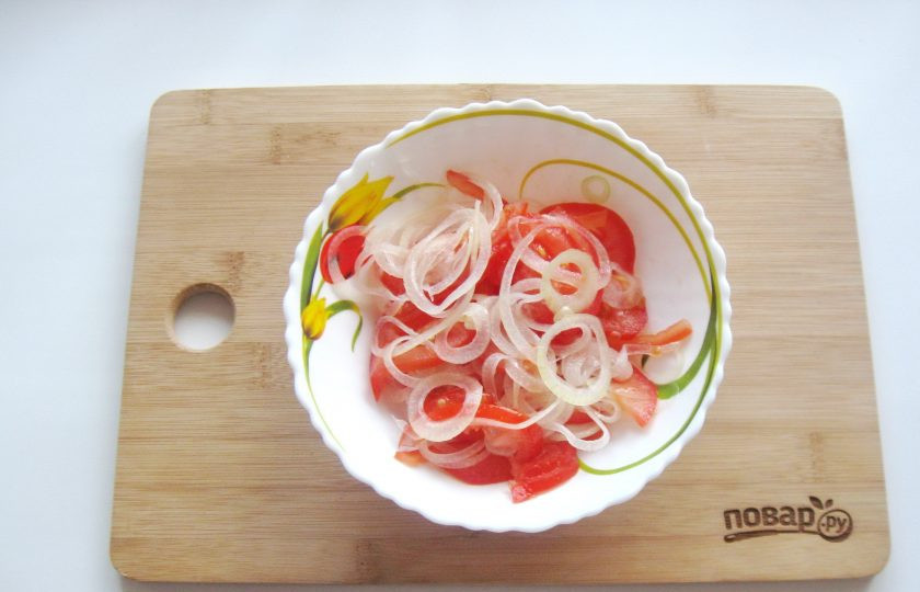 1. Этап. Шакароб: Аккуратно перемешайте все ингредиенты салата.