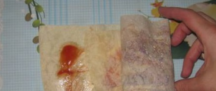 1. Этап. Шаурма в лаваше: Заверните шаурму удлиненным конвертиком.