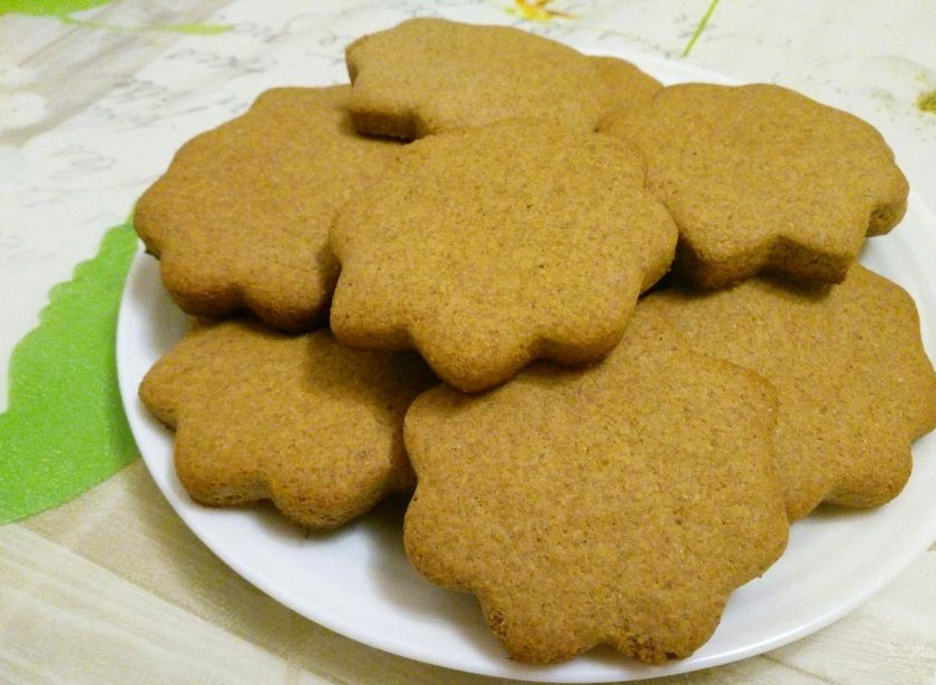 1. Этап. Сладкие ржаные коржики: Выпекайте изделия в духовом шкафу при температуре 180-190 градусов в течение 15-20 минут. Приятного чаепития!