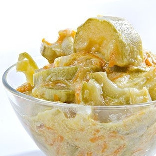 Кабачки с морковью тушеные