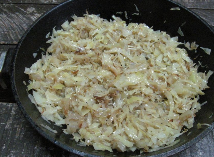 1. Этап. Капустное печенье: Крышку уберите и если осталась жидкость, тогда увеличьте огонь и готовьте до испарения жидкости. Полностью остудите.