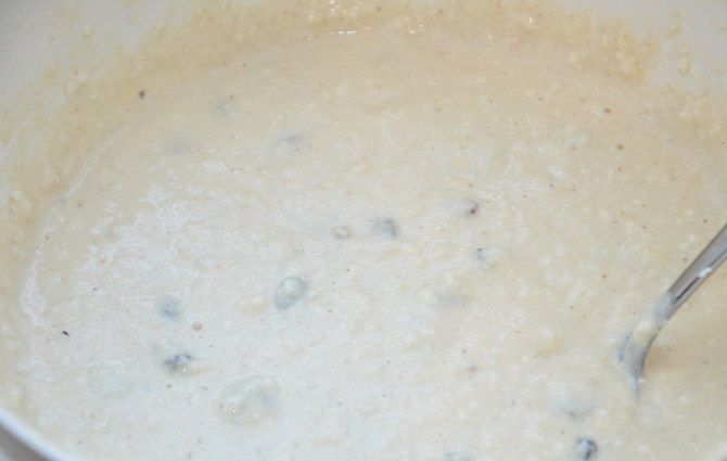 1. Этап. Вегетарианские сырники: А также изюм. Перемешиваем все тщательно.