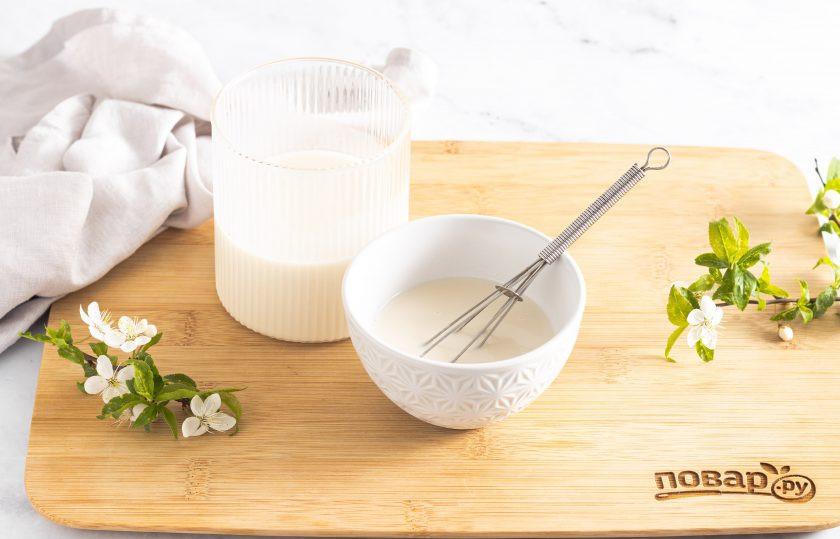 1. Этап. Кофейно-молочное желе: В небольшом количестве молока размешайте 1/2 ч.л. агар-агара.