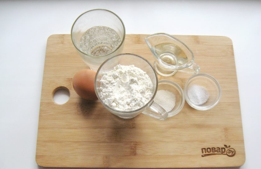 1. Этап. Тесто для вареников на минералке: Подготовьте необходимые ингредиенты.