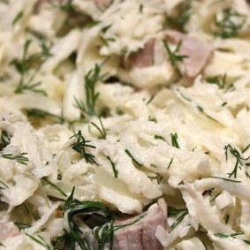 Вкусный мясной салат